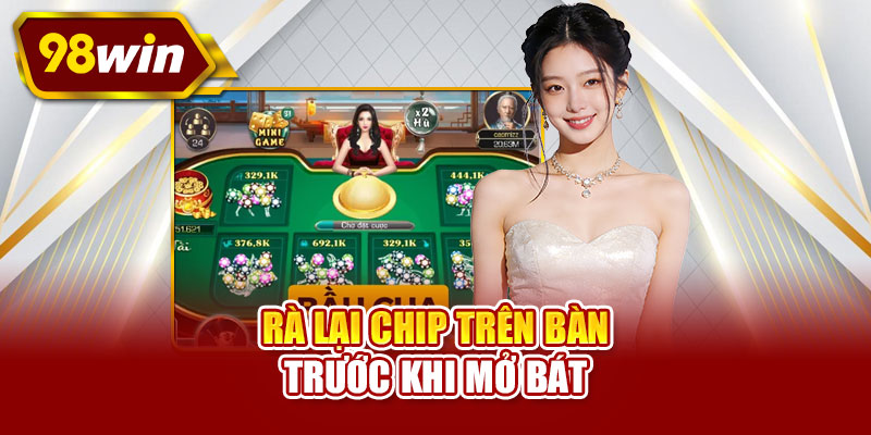 Rà lại chip trên bàn trước khi mở bát